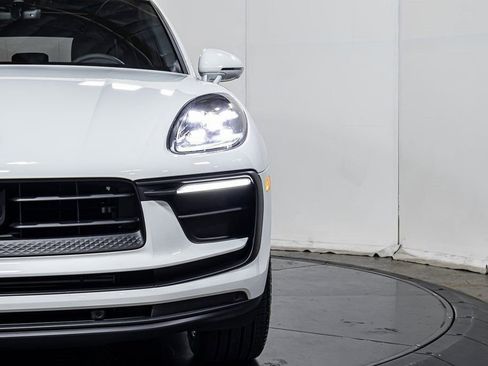 Certified 2025 Porsche Macan image 21