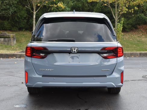 New 2026 Honda Odyssey Touring image 7