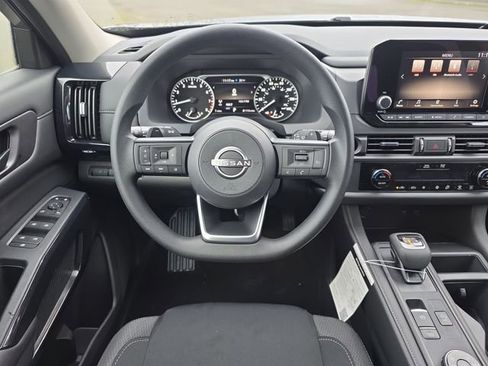 New 2025 Nissan Pathfinder S image 18