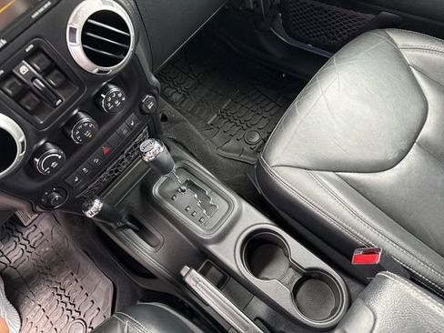 Used 2016 Jeep Wrangler Unlimited Rubicon AWD/4WD image 17