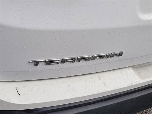 Used 2024 GMC Terrain SLE image 7