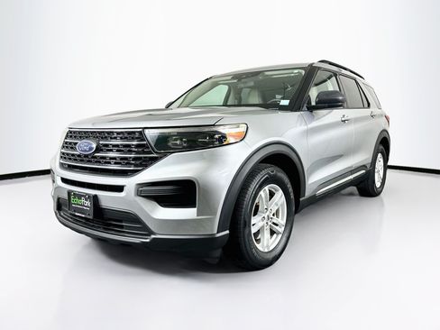 Used 2020 Ford Explorer XLT w/ Comfort Package RWD image 3