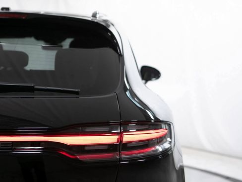 Certified 2025 Porsche Macan image 39