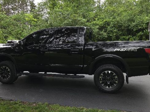 Used 2021 Nissan Titan PRO-4X w/ Pro-4x Convenience Package AWD/4WD image 6