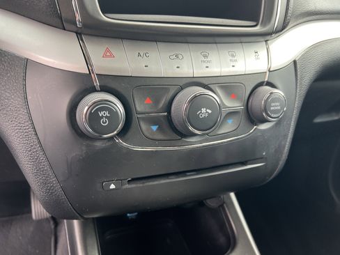 Used 2020 Dodge Journey SE image 26