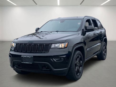 Used 2019 Jeep Grand Cherokee Laredo image 1