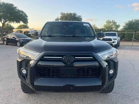 Used 2022 Toyota 4Runner SR5 Premium w/ Moonroof Package AWD/4WD image 2