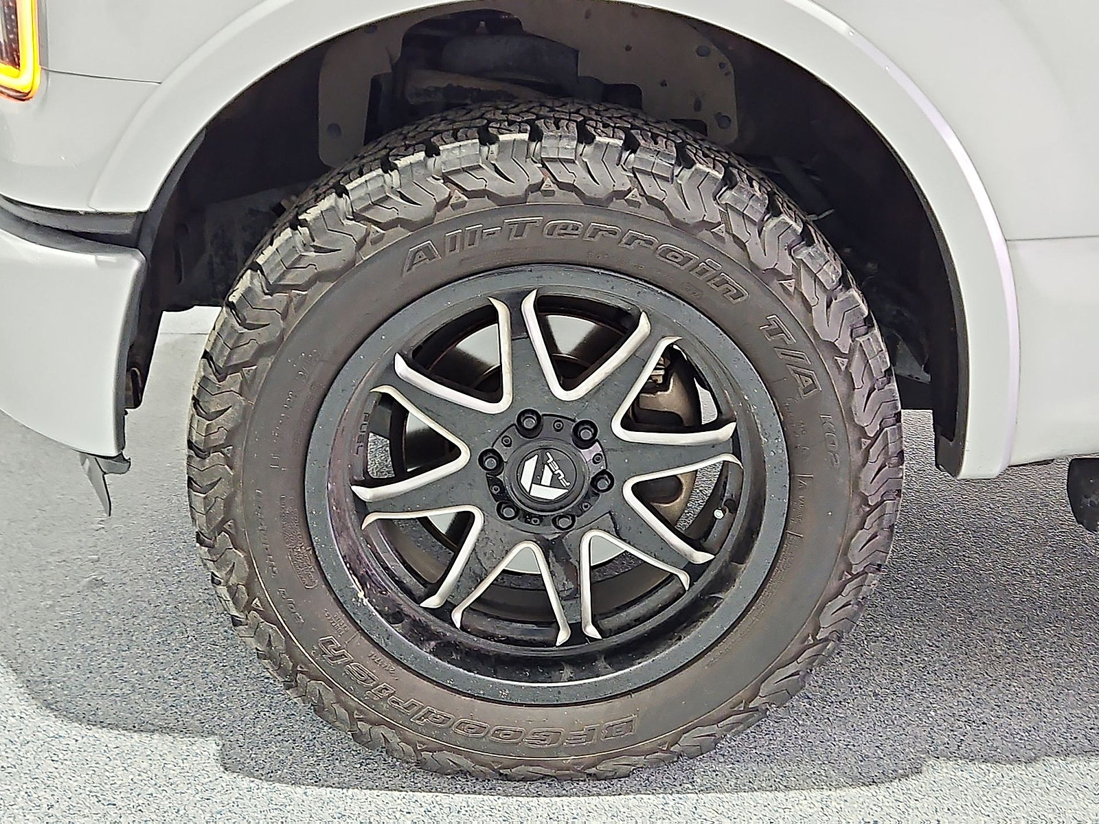Used 2017 Ford F150 Lariat w/ Equipment Group 502A Luxury AWD/4WD image 11