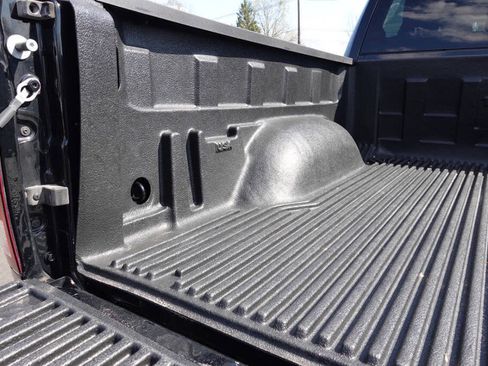 Used 2023 RAM 1500 Classic SLT w/ Electronics Convenience Group AWD/4WD image 28