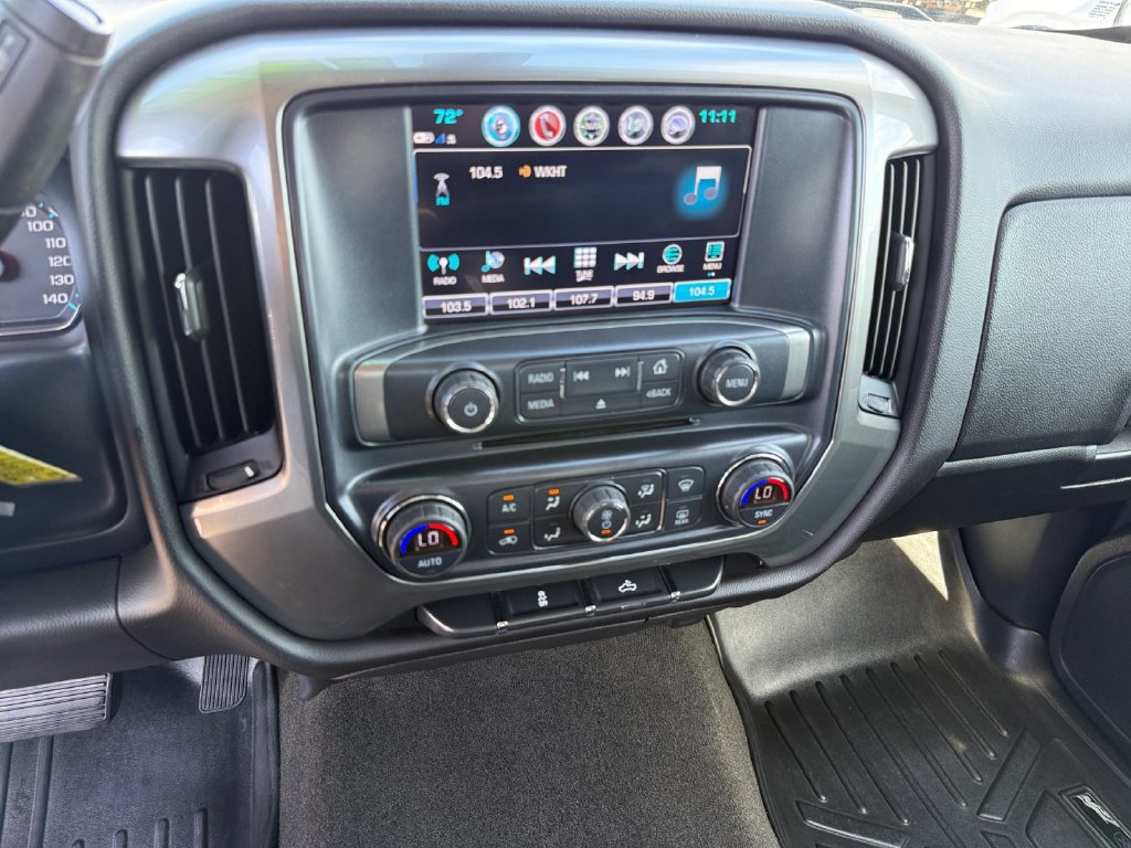 Used 2018 Chevrolet Silverado 1500 LT w/ LT Eassist Package AWD/4WD image 17