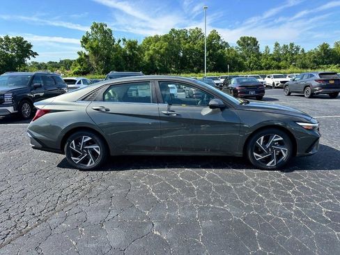 Used 2026 Hyundai Elantra Limited FWD image 2