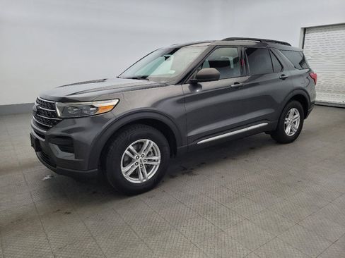 Used 2020 Ford Explorer XLT image 2