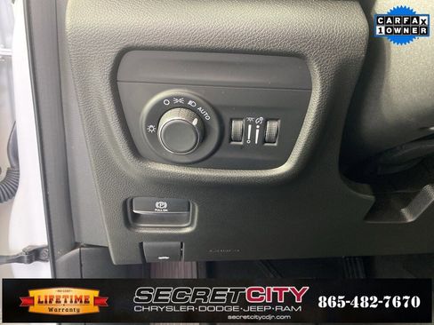 Used 2023 Jeep Grand Cherokee Laredo image 14
