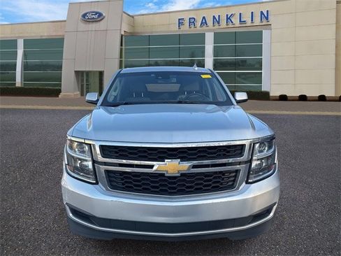 Used 2017 Chevrolet Suburban LT image 2