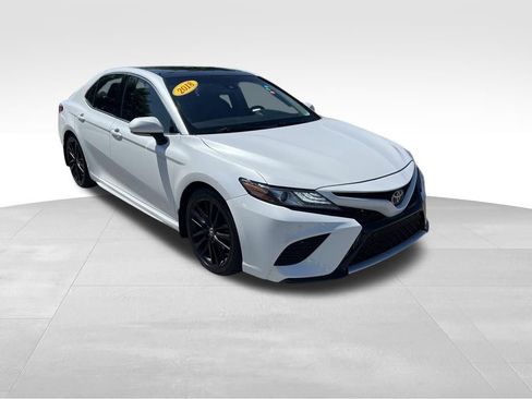Used 2018 Toyota Camry XSE FWD image 7