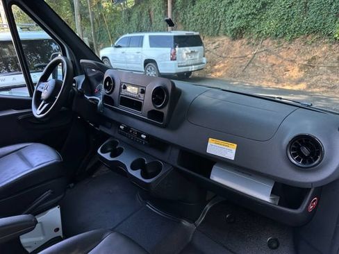 Used 2021 Mercedes-Benz Sprinter 2500 image 14