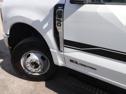 Used 2025 Ford F350 XLT AWD/4WD image 3