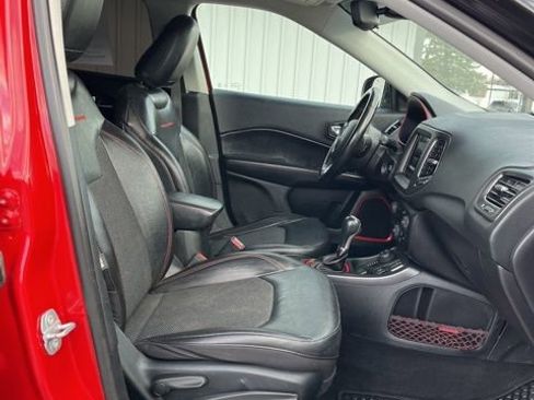 Used 2019 Jeep Compass Trailhawk AWD/4WD image 31