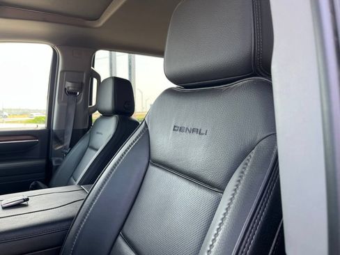 Used 2025 GMC Sierra 2500 Denali w/ Denali Reserve Package AWD/4WD image 13