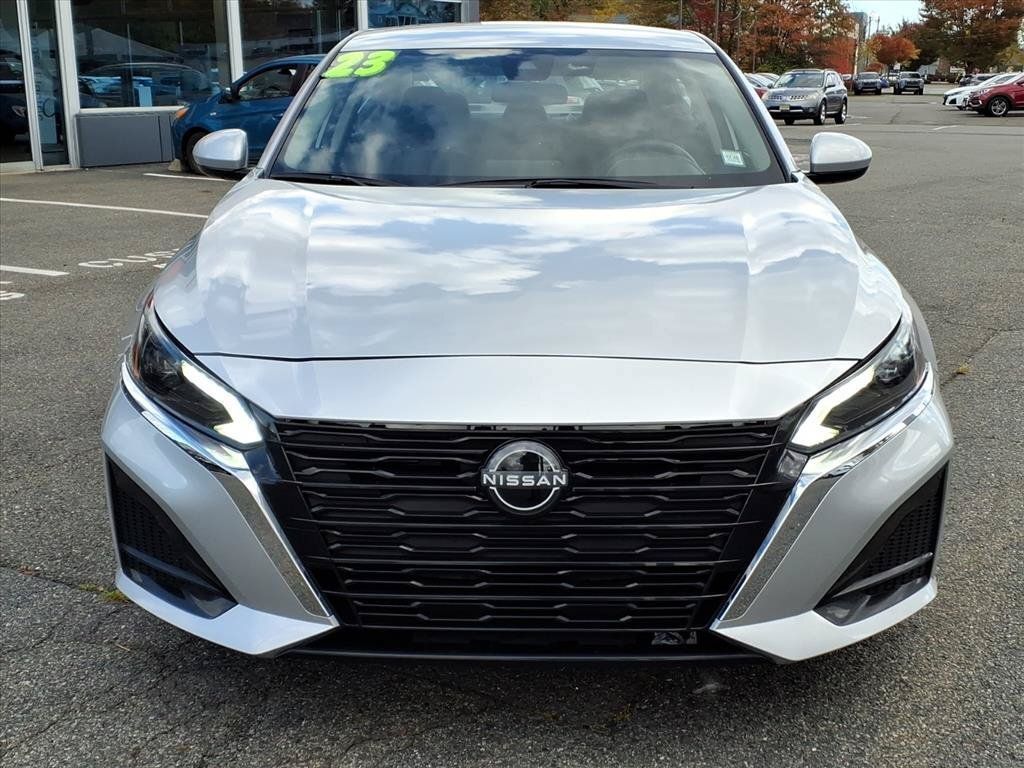 Used 2023 Nissan Altima 2.5 SV FWD image 2