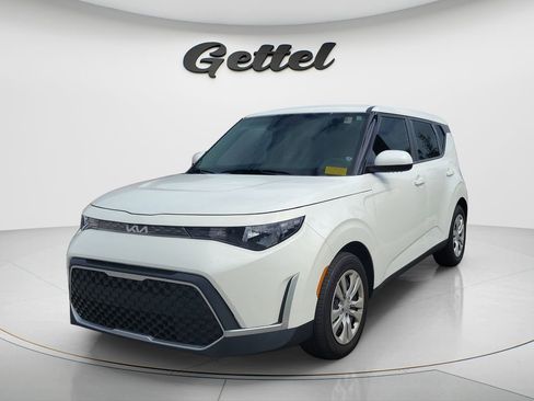Used 2023 Kia Soul LX FWD image 2