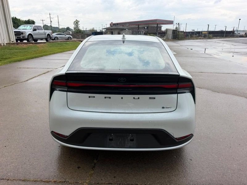 Used 2025 Toyota Prius LE FWD image 4