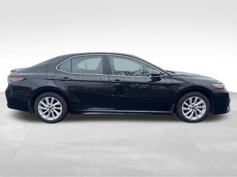 Used 2024 Toyota Camry SE FWD image 9