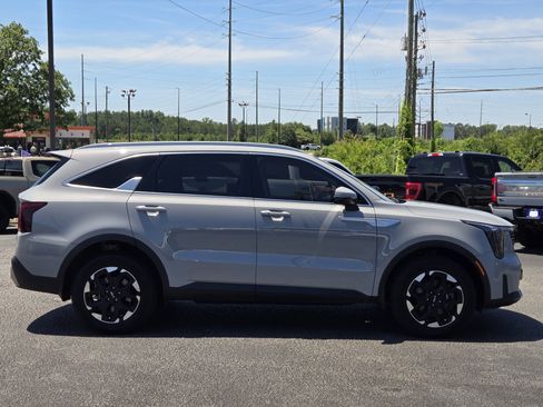 Used 2025 Kia Sorento S w/ Panoramic Sunroof Package AWD/4WD image 7