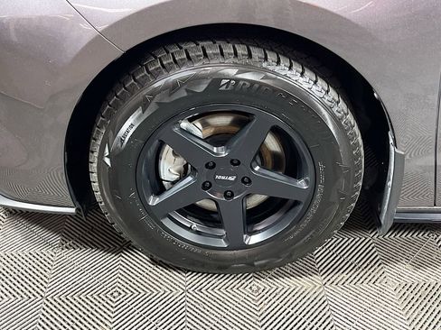 Certified 2024 Toyota Sienna Platinum FWD image 33