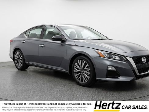 Used 2025 Nissan Altima 2.5 SV image 1