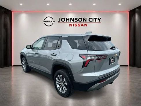 Used 2025 Chevrolet Equinox LT FWD image 7