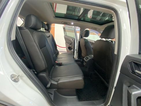 Used 2023 Volkswagen Tiguan SE w/ Panoramic Sunroof Package image 24
