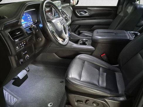 Used 2023 Chevrolet Suburban LT w/ LT Signature Plus Package RWD image 9