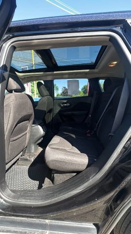 Used 2015 Jeep Cherokee Latitude w/ Comfort/Convenience Group AWD/4WD image 15