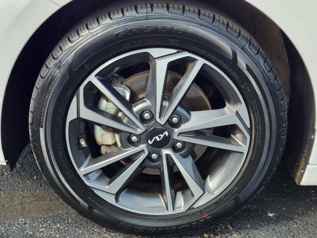 Used 2024 Kia Forte LXS FWD image 5
