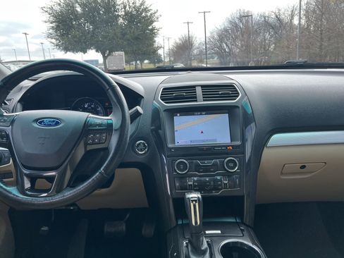 Used 2017 Ford Explorer XLT w/ Equipment Group 202A image 29