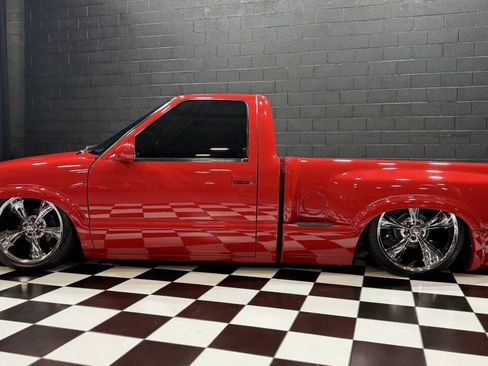 Used 2001 Chevrolet S10 Pickup LS w/ Preferred Equipment Group image 18