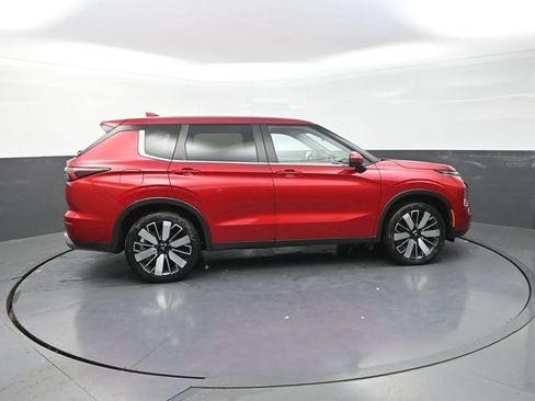 Used 2025 Mitsubishi Outlander SE FWD image 9