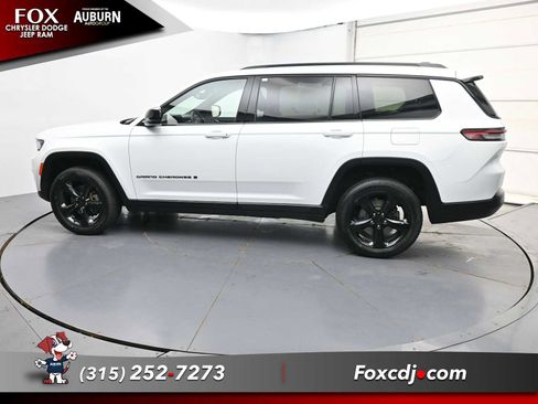 Used 2023 Jeep Grand Cherokee L Altitude AWD/4WD image 18