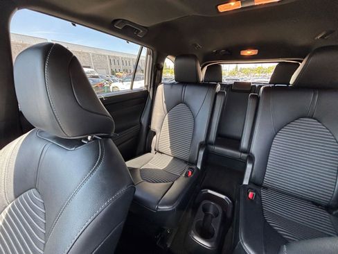 Used 2025 Toyota Highlander XSE AWD/4WD image 43