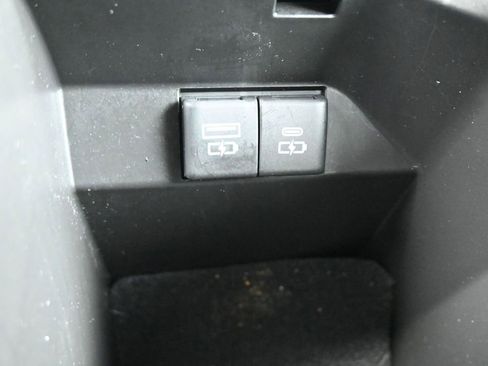 Used 2022 Toyota Camry SE FWD image 14