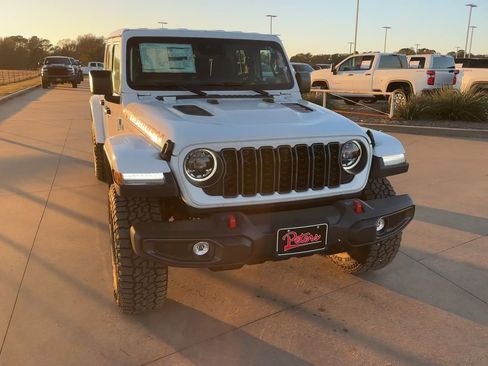 New 2025 Jeep Gladiator Rubicon w/ Convenience Group image 4