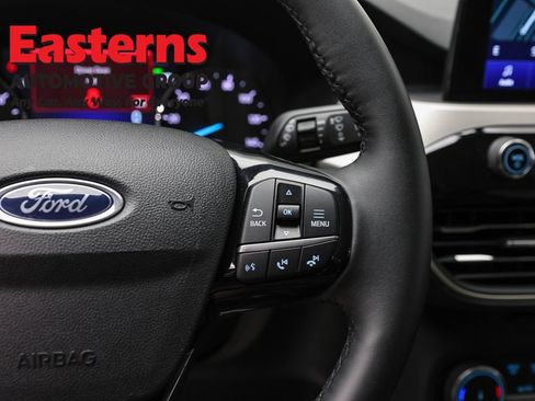 Used 2022 Ford Escape SE w/ Convenience Package FWD image 16