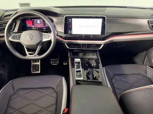 Used 2024 Volkswagen Atlas Peak Edition SE image 11