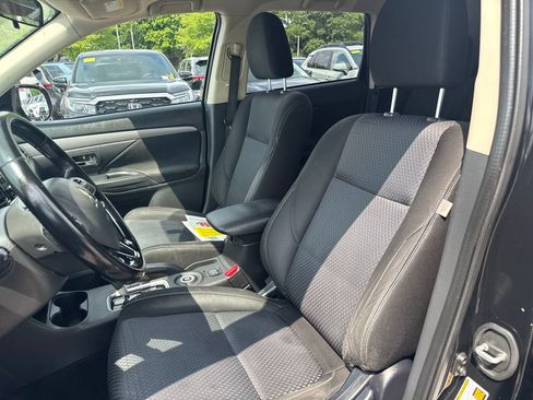 Used 2016 Mitsubishi Outlander SE AWD/4WD image 15