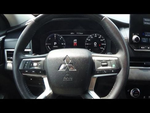 Used 2023 Mitsubishi Outlander SE image 19