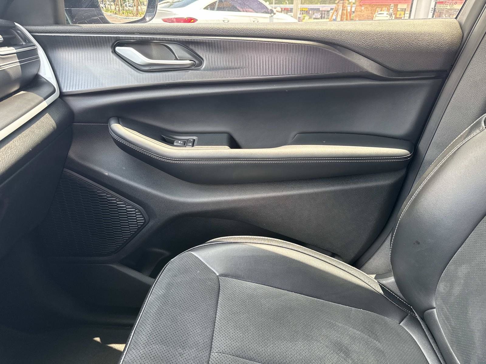 Used 2024 Jeep Grand Cherokee Altitude RWD image 25