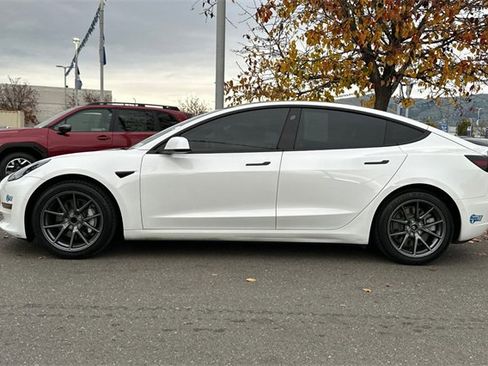Used 2021 Tesla Model 3 Standard Range Plus image 7