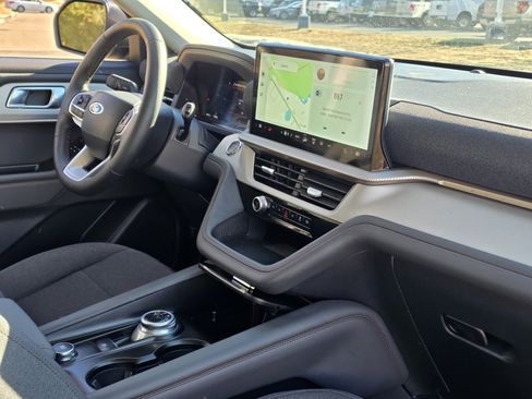 Used 2025 Ford Explorer Active image 22