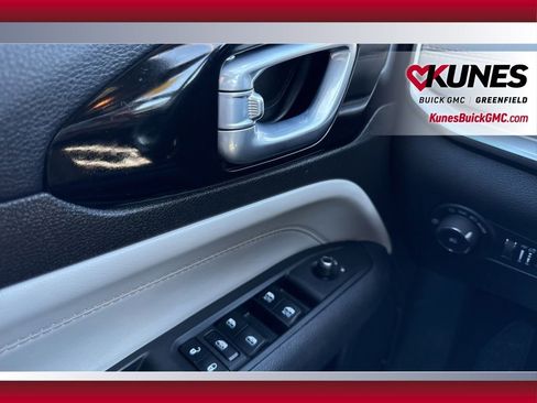 Used 2025 Jeep Compass Limited image 24